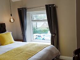 The Bowes Hotel