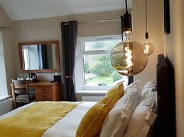The Bowes Hotel