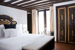 HERENCIA By Hosting House