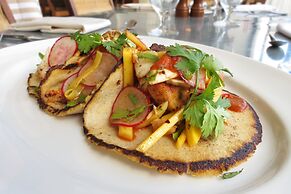 American Trade Hotel