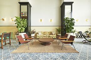 American Trade Hotel