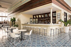 American Trade Hotel