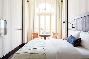 American Trade Hotel