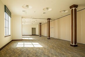 American Trade Hotel