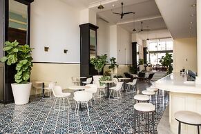 American Trade Hotel