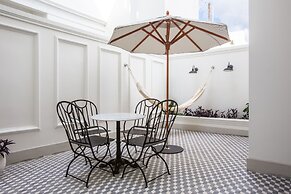 American Trade Hotel