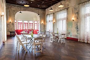 American Trade Hotel