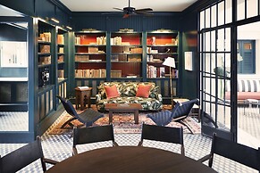 American Trade Hotel