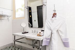 American Trade Hotel