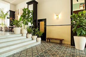 American Trade Hotel