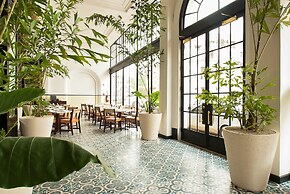 American Trade Hotel