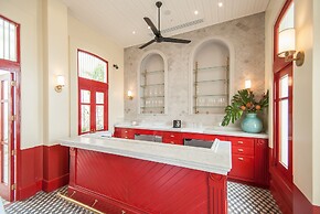 American Trade Hotel