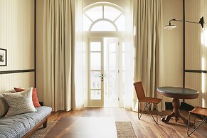 American Trade Hotel