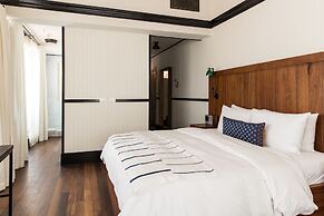 American Trade Hotel