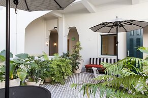 American Trade Hotel