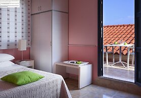 Aeolis Apartments & Studios