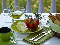 Aeolis Apartments & Studios