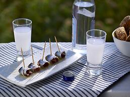 Aeolis Apartments & Studios