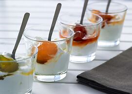 Aeolis Apartments & Studios