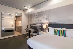 Oaks Melbourne on William Suites