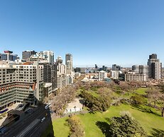 Oaks Melbourne on William Suites
