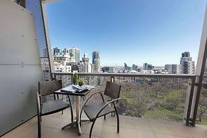 Oaks Melbourne on William Suites