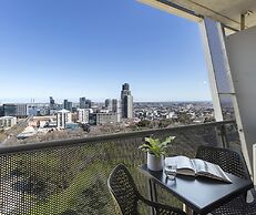 Oaks Melbourne on William Suites