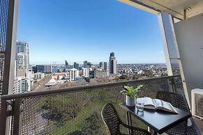 Oaks Melbourne on William Suites