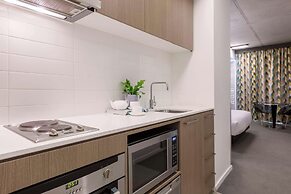 Oaks Melbourne on William Suites