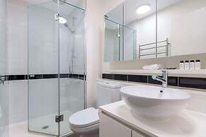 Oaks Melbourne on William Suites