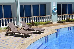 Cowrie Shell Beach Apartments