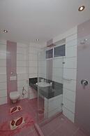 Cowrie Shell Beach Apartments