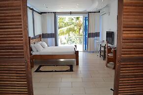 Cowrie Shell Beach Apartments