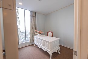 Super Candle Hotel