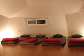 B my guesthouse - Hostel