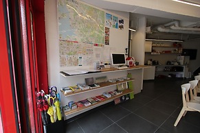 B my guesthouse - Hostel