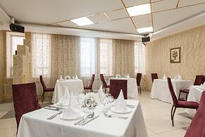 Regina Hotel on Baumana