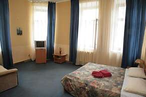 Regina Hotel on Baumana