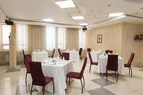 Regina Hotel on Baumana