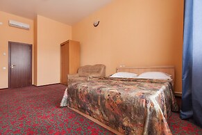 Regina Hotel on Baumana