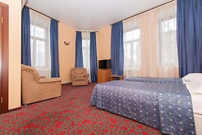 Regina Hotel on Baumana