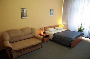 Regina Hotel on Baumana