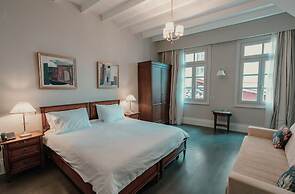 Xenon Inn