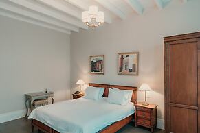 Xenon Inn