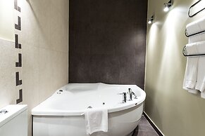 Port Hotel
