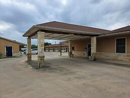 Atria Extended Stays By OYO, Jourdanton, TX