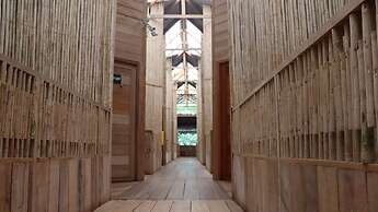 Hotel On Vacation Amazon