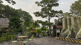 Hotel On Vacation Amazon