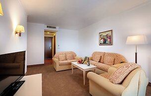 Helena Sands Hotel