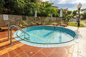 Helena Sands Hotel